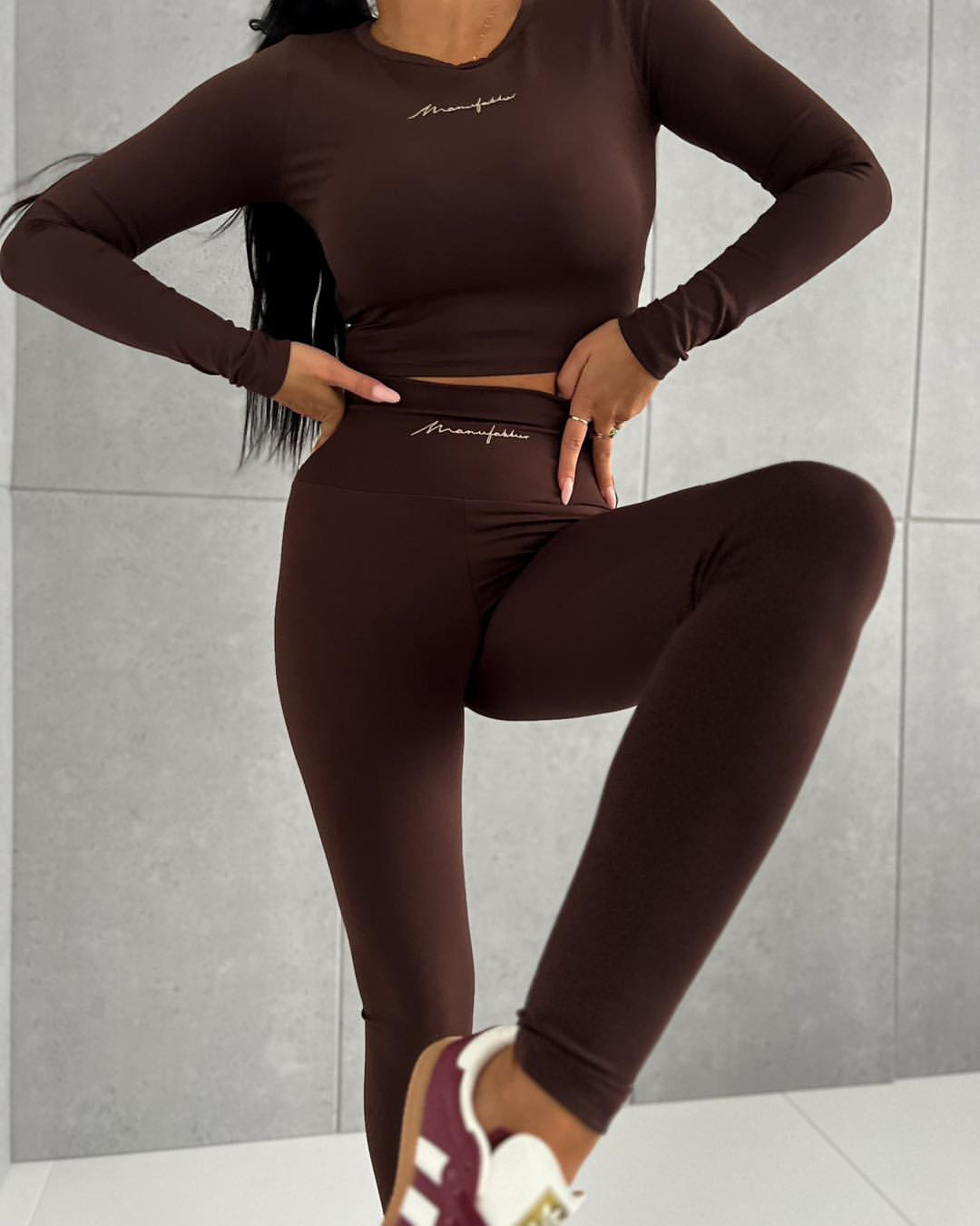 Komplet top+legginsy z napisem -czekoladowy